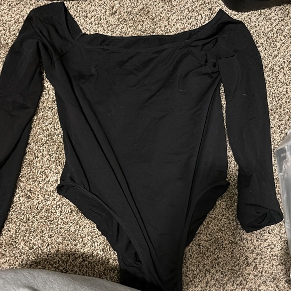 Off the shoulder body suite, medium but fits great on large and extra large. - Picture 1 of 1